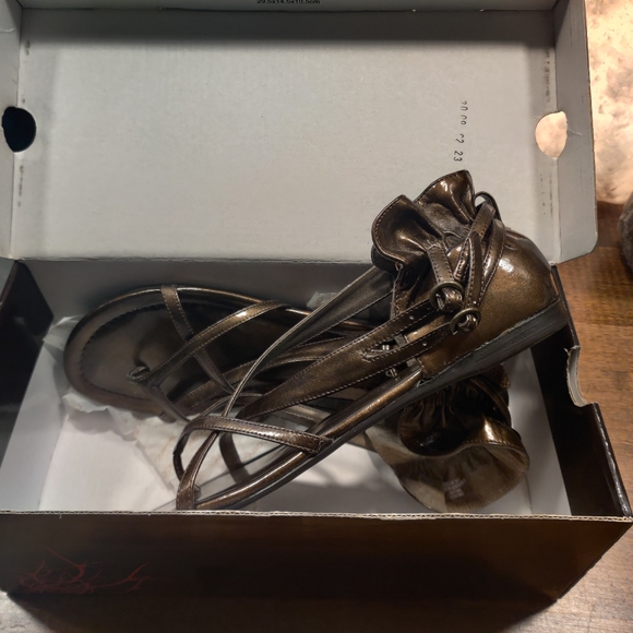 elegant Bronze side buckle sandles - Picture 4 of 4